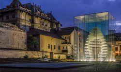 Brâncușis Măiastra in 12m-high glass cube. ©Andrei Pandele